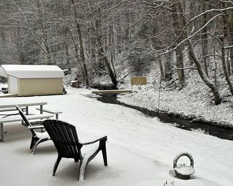 Great location! Creekside Home near Mountain City, Laurel Bloomery, Damascus - Mountain City