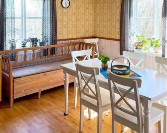 Holiday Home Arboga II - Arboga - Dining room