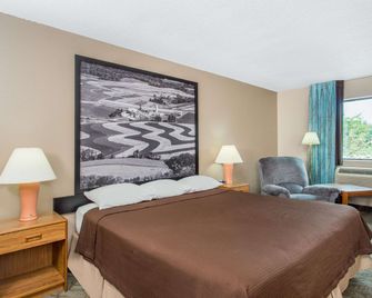 Super 8 by Wyndham Dodgeville - Dodgeville - Bedroom