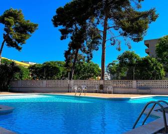 Unik Vacation Salou Park - Salou - Pool