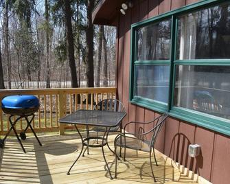 Spacious Log Cabin - Sleeping Bear National Lakeshore - Honor - Balcony