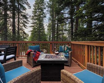 Wolfe by Avantstay 5mins Northstar! w/ Hot Tub, Fireplace, 2 Private Decks! - Truckee - Балкон