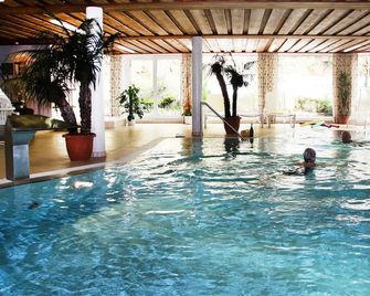 Hotel Schöne Aussicht Schwarzwald - Hornberg - Piscina