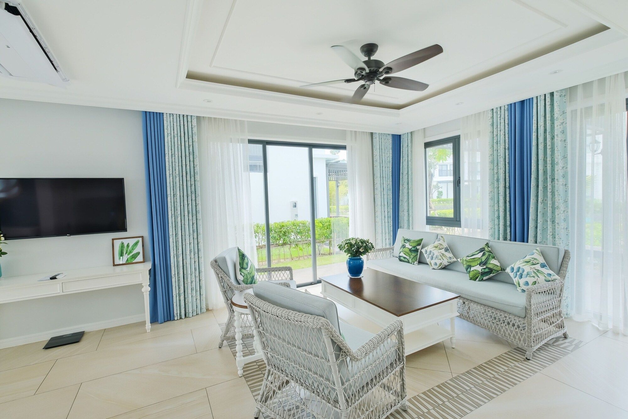 Sunset Sanato Resort & Villas - Phu Quoc - Living room