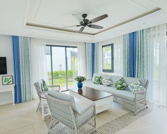Sunset Sanato Resort & Villas - Phu Quoc - Living room