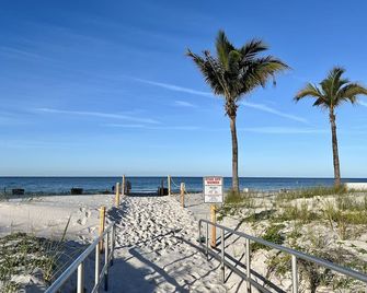 Madeira Beach Yacht Club - Madeira Beach - Пляж