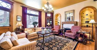 The St. Mary's Inn, Bed and Breakfast - Colorado Springs - Living room