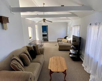 Peddlers Carriage house - New Hope - Living room