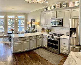 A beautiful pool and garden oasis on the golf course and PTC's golf cart paths. - Peachtree City - Keuken