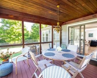 Berkshire Vacation Rental: Stockbridge Home Come Experience The Berkshires - Stockbridge - Restaurant