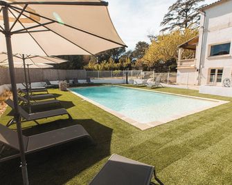 Soko Hotels-Pont du Gard - Remoulins - Pool