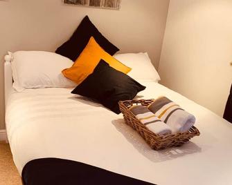 Deluxe Double Room With Private Amenitie - Banbury - Bedroom