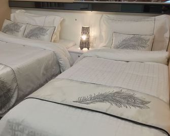 Seasons Hotel - Causeway Bay - Hong Kong