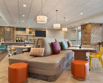 Mesa's Best-Kept Secret! 2 Spacious Units, Pool, Free Breakfast, Free Parking! - Меса - Лаунж