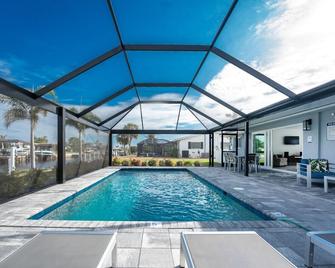 Capri- Waterfront Retreat | Pool-Dock-Bikes-Kayaks - Punta Gorda