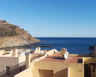 Lovely 1-Bed Apartment Literally On The - Cerbère - Balkon