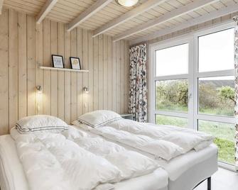 Spacious Holiday Home in Hjørring With Sea View - Hjørring - Schlafzimmer