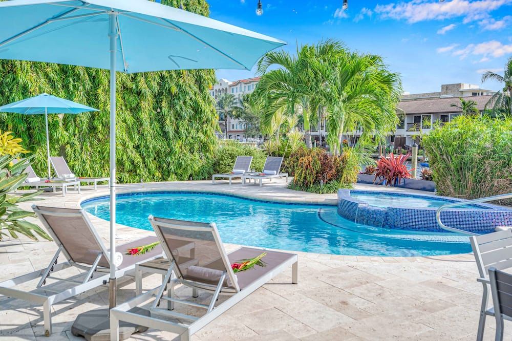 One-Bedroom Suite Heated Pool Dock Access Quiet Neighborhood Saltaire Three Resldences - فورت لاودردال - حوض السباحة