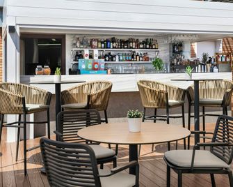 Salles Hotel Malaga Centro - Malaga - Bar