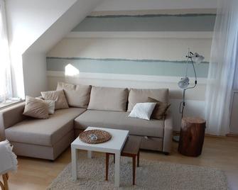 Mediterranean 2 bedroom apartment with sea views and south west facing balcony to relax - Wunstorf - Wohnzimmer