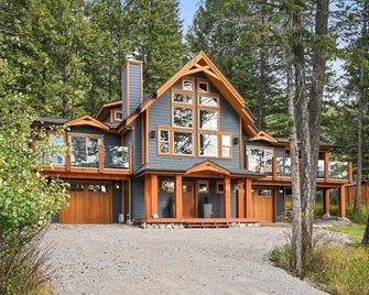 Rustic Lakefront Cabin with breathtaking views - Canal Flats - Building