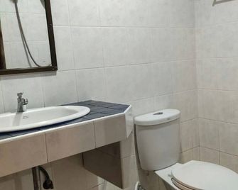 Tree House Chachoengsao - Chachoengsao - Bathroom