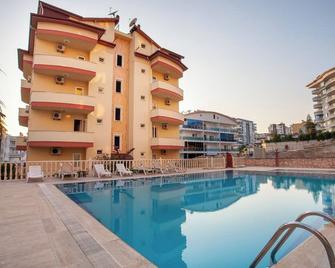 Sevgi Sitesi - Avsallar - Piscine