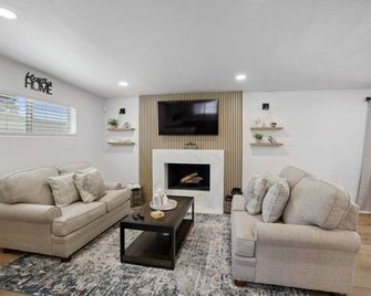 Boho on Bermuda By Rather Be Properties - Tucson - Living room