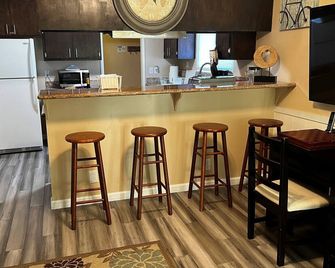 Comfortable, convenient 2BR 2BA apt in Alameda - Alameda - Kitchen