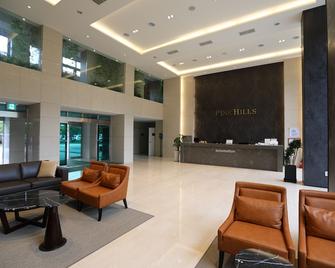 Pinehills Hotel - Suncheon - Recepción