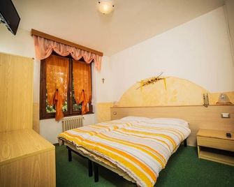 Hotel Alt Spaur - Spormaggiore - Schlafzimmer