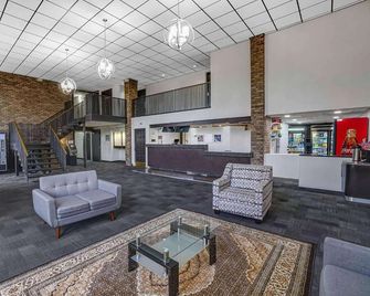Travelodge by Wyndham Vernon CT - Vernon - Lobby