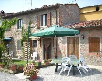 Corte Pincione - Montecarlo - Patio