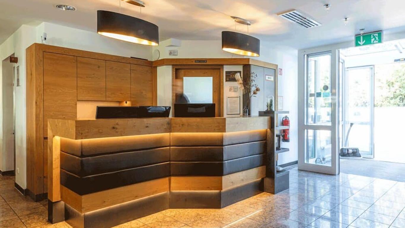 ميت آند ستاي هوتل