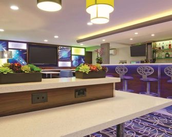 Spark by Hilton San Jose Airport - San Jose - Bar