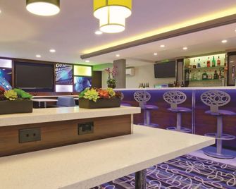Spark by Hilton San Jose Airport - San Jose - Bar