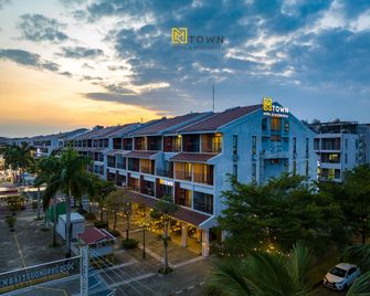 Luxy Park Hotel & Apartments - Mtown - Phu Quoc - Building