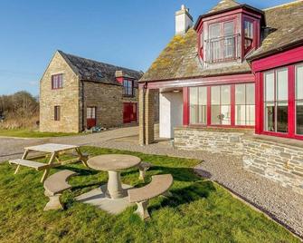 Luxury Self Catering Lodge & Barn - Along Nc500 - Indoor Private Swimming Pool - Latheron - Edificio