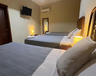 Hotel Plaza Kavia - 聖多明各 - 臥室