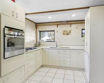 Room near airport Wellington - Wellington - Kitchen