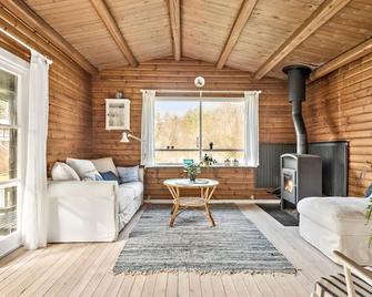 2 Bedroom Stunning Home In Frederiksværk - Frederiksværk - Living room