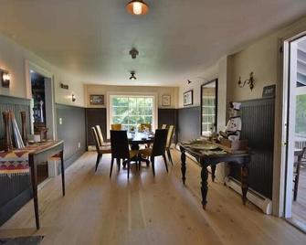 King Hill Inn & Kitchen - New London - Dining room