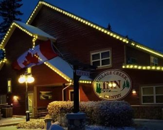 Village Creek Country Inn - Westerose - Building