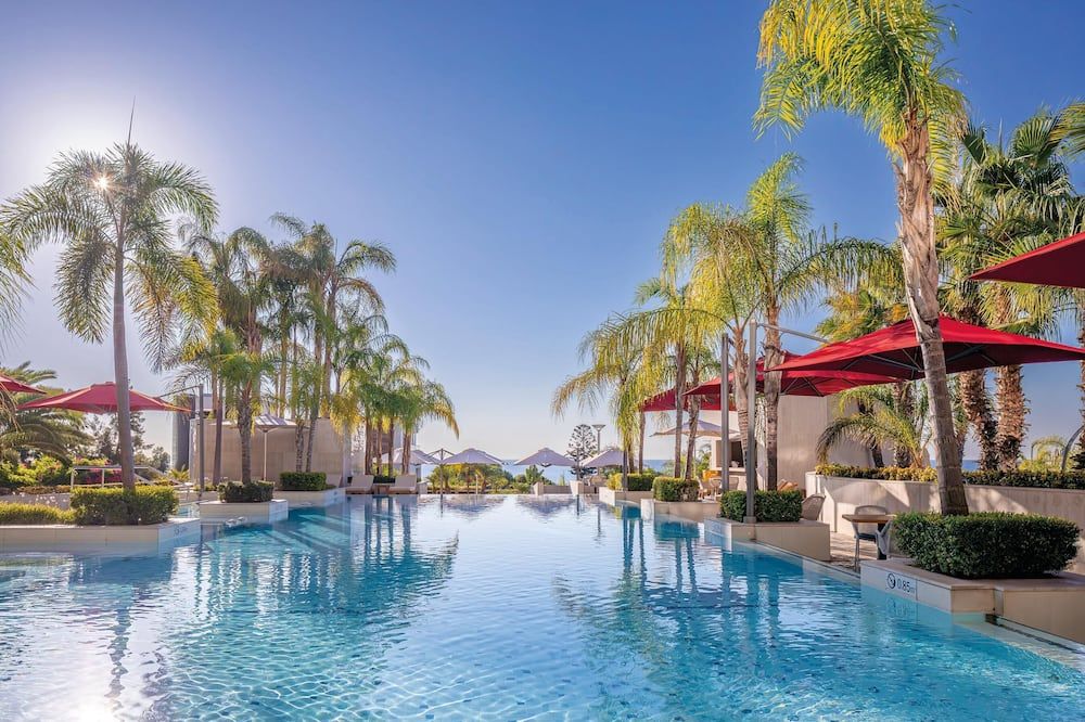 Four Seasons Hotel - לימסול - בריכה