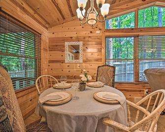 Hot Tub and Deck Broken Bow Azalea House - Broken Bow - Dining room