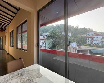 Udf City Hotel Kandy - Kandy - Balkón