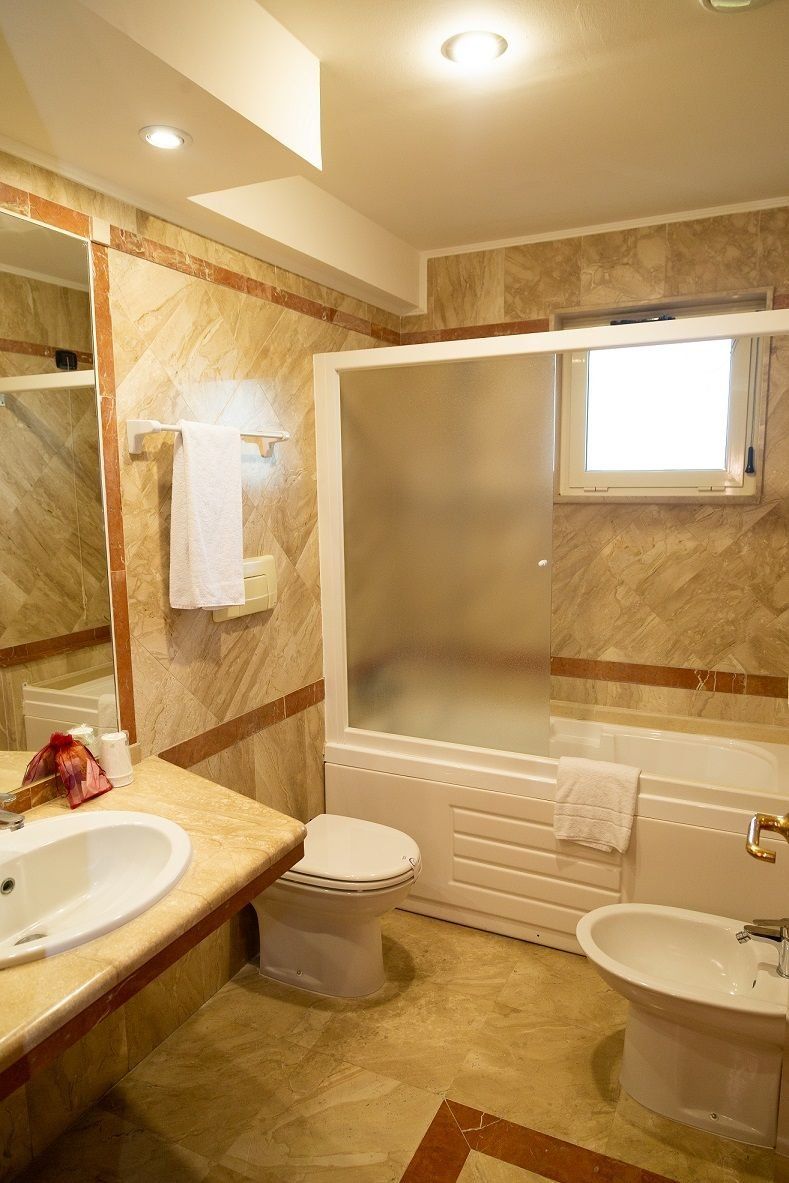 Hotel Palace 2000 - Pomezia - Ванна кімната