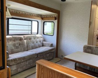 #21 Rivers Edge; sunset waterfront view - Northern Bruce Peninsula - Living room