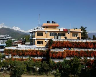 Hotel Yeti - Pokhara - Building