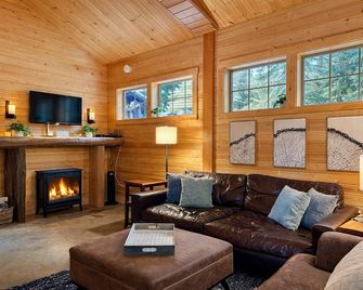 Painted Pony Cabin by NW Comfy Cabins - Leavenworth - Living room